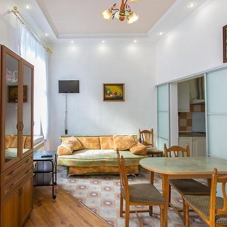 Ferienwohnung Навпроти Вернісажу Біля Оперного Вулиця Театральна 26 Є Балкон Та Інернет Lemberg Exterior foto