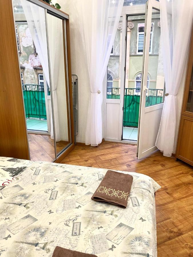 Ferienwohnung Навпроти Вернісажу Біля Оперного Вулиця Театральна 26 Є Балкон Та Інернет Lemberg Exterior foto