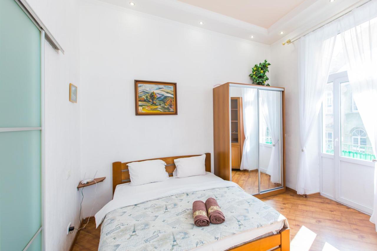 Ferienwohnung Навпроти Вернісажу Біля Оперного Вулиця Театральна 26 Є Балкон Та Інернет Lemberg Exterior foto